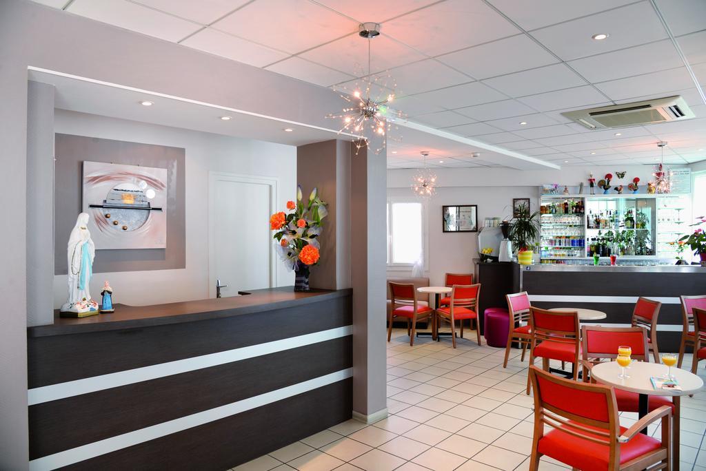 Hotel Saint Contard Lourdes Bagian luar foto