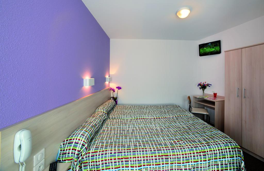Hotel Saint Contard Lourdes Bagian luar foto